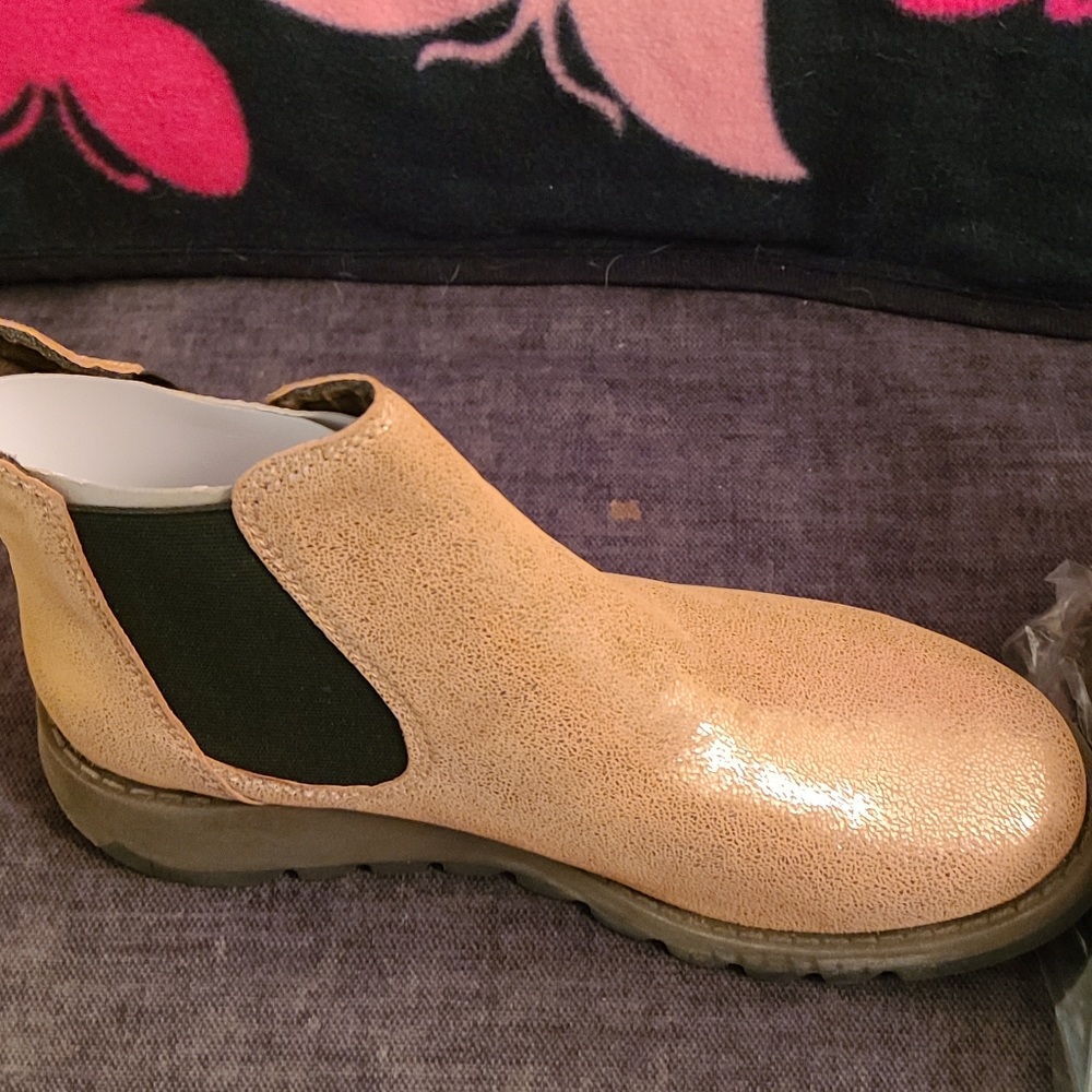 Fly casual ankle chelsea boots size 8 color luna